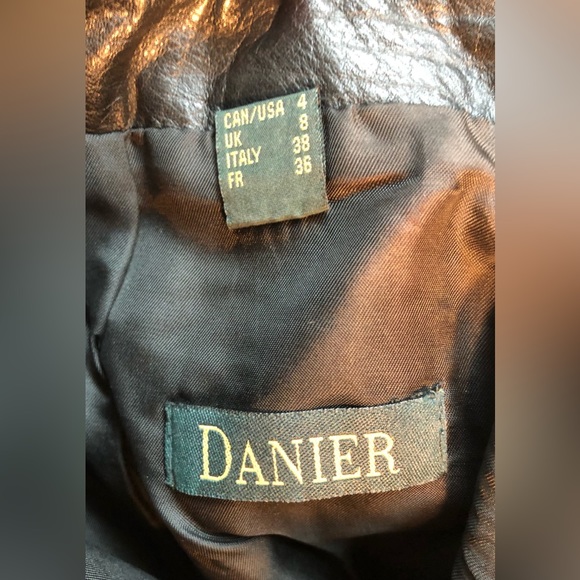 Gorgeous Danier leather pant ! - Picture 2 of 6